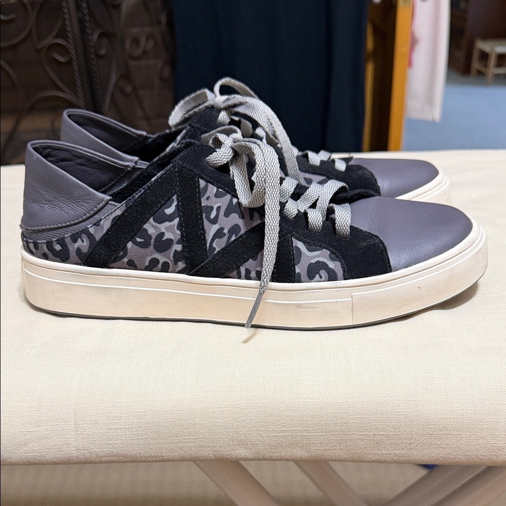 Sanctuary Dash Sneaker in Gray & Black Leopard Print Sneakers, Size 9.